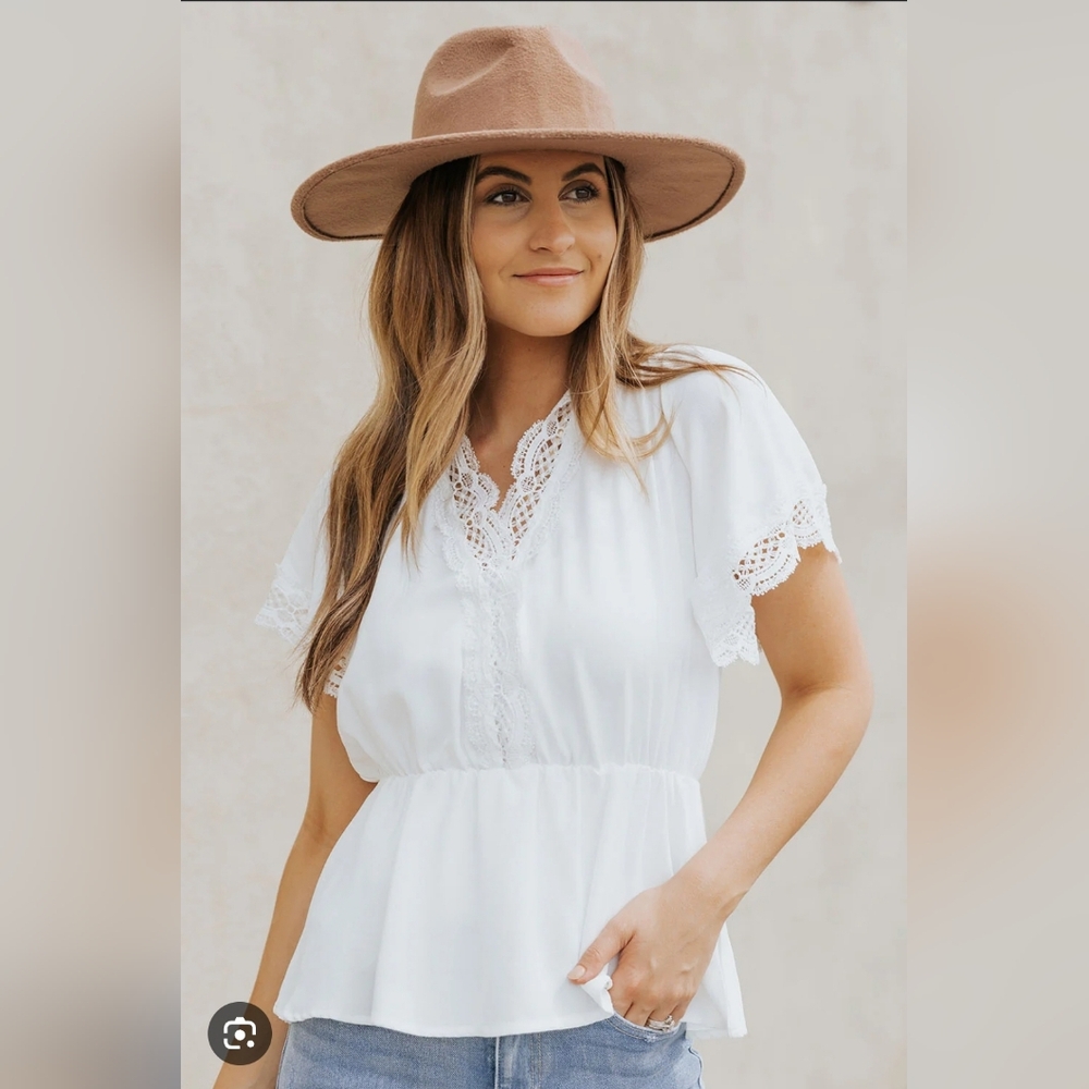 NWT Goodnight Macroon Lace Trim V-Neck Tied Peplum Blouse